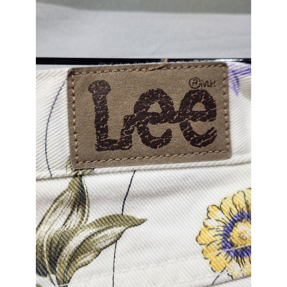 90s/VTG Lee White Shorts W Purple Flowers Sz 7 28" Waist - Picture 4 of 9